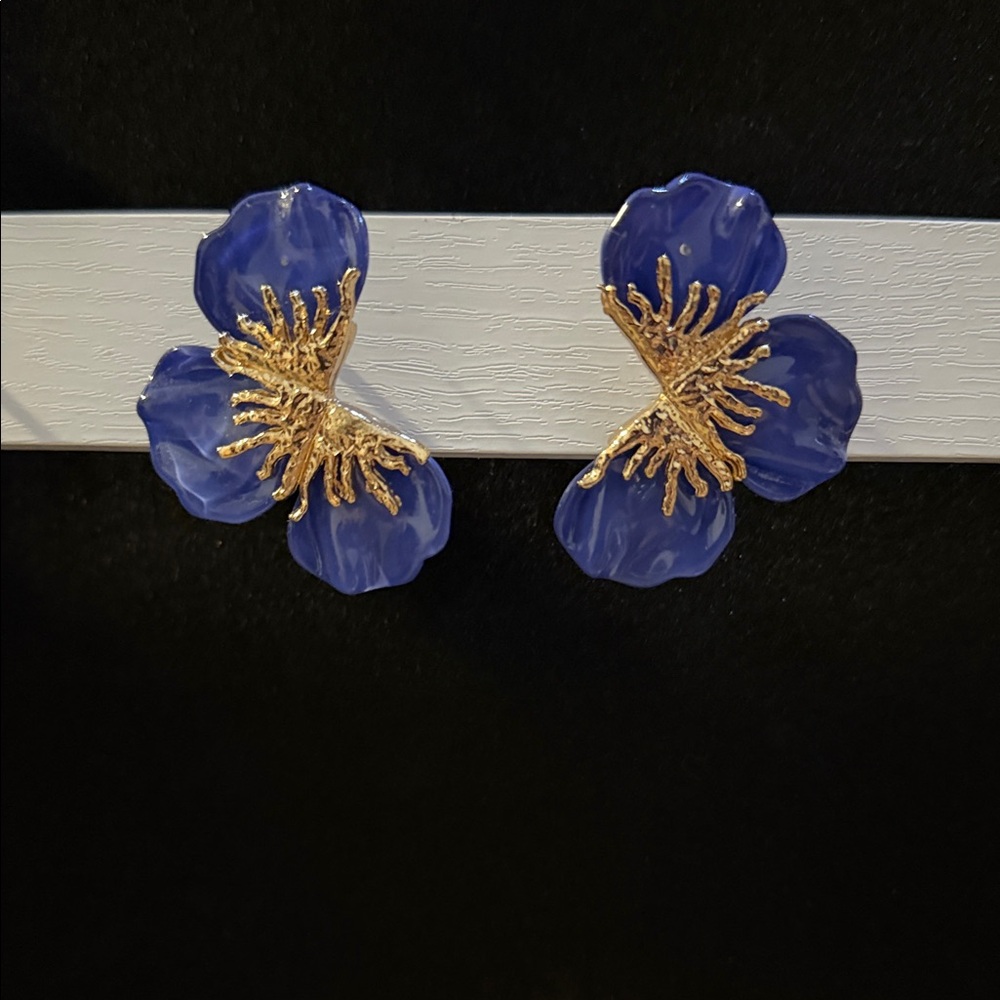 Elegant Blue and Gold Floral Earrings